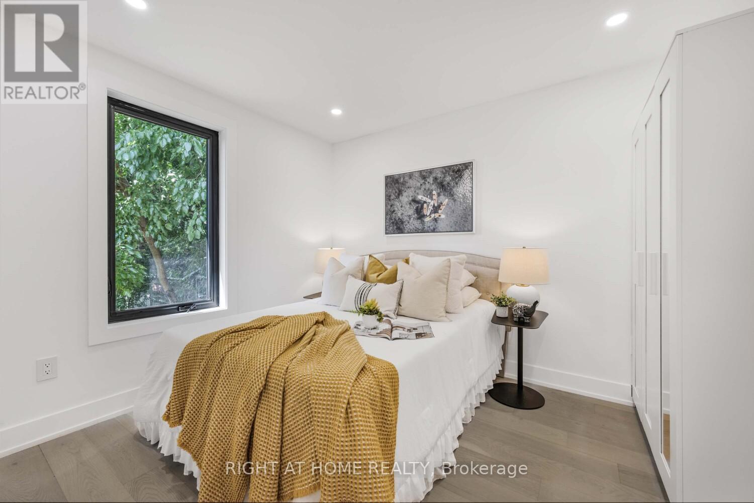 324 Lee Avenue, Toronto, Ontario  M4E 2P8 - Photo 18 - E12408303