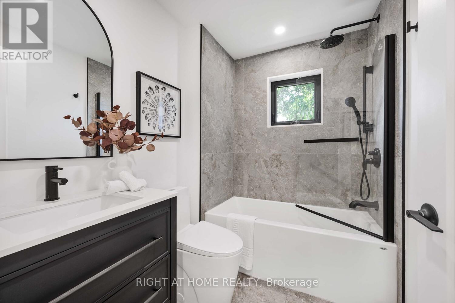324 Lee Avenue, Toronto, Ontario  M4E 2P8 - Photo 21 - E12408303