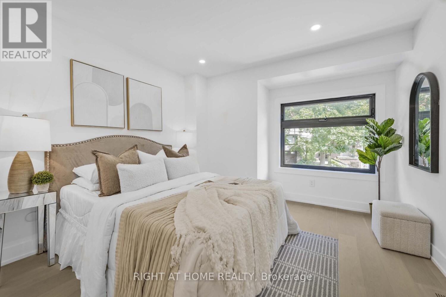 324 Lee Avenue, Toronto, Ontario  M4E 2P8 - Photo 25 - E12408303