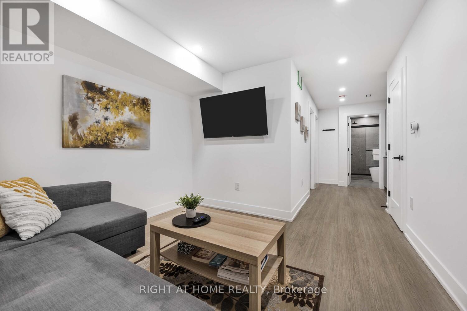 324 Lee Avenue, Toronto, Ontario  M4E 2P8 - Photo 36 - E12408303