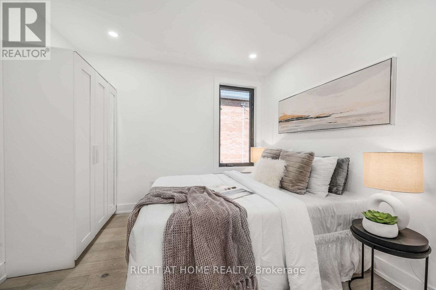 324 Lee Avenue, Toronto, Ontario  M4E 2P8 - Photo 22 - E12408303
