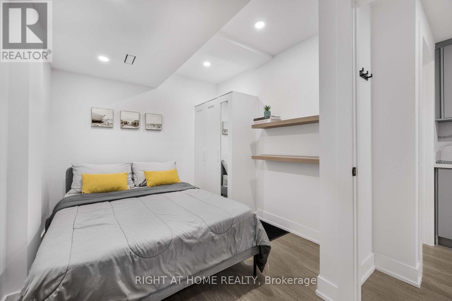 324 Lee Avenue, Toronto, Ontario  M4E 2P8 - Photo 40 - E12408303