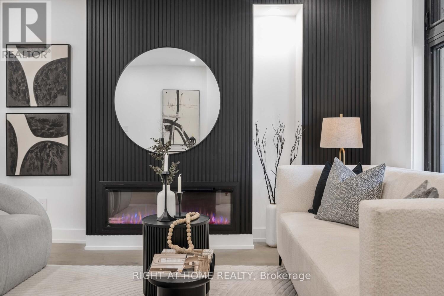 324 Lee Avenue, Toronto, Ontario  M4E 2P8 - Photo 3 - E12408303