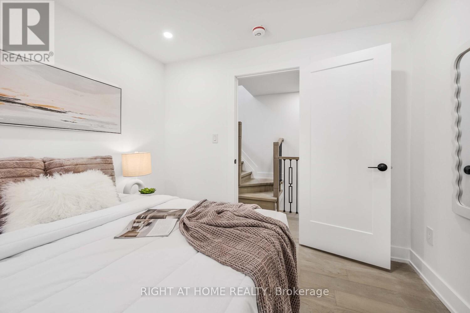 324 Lee Avenue, Toronto, Ontario  M4E 2P8 - Photo 23 - E12408303