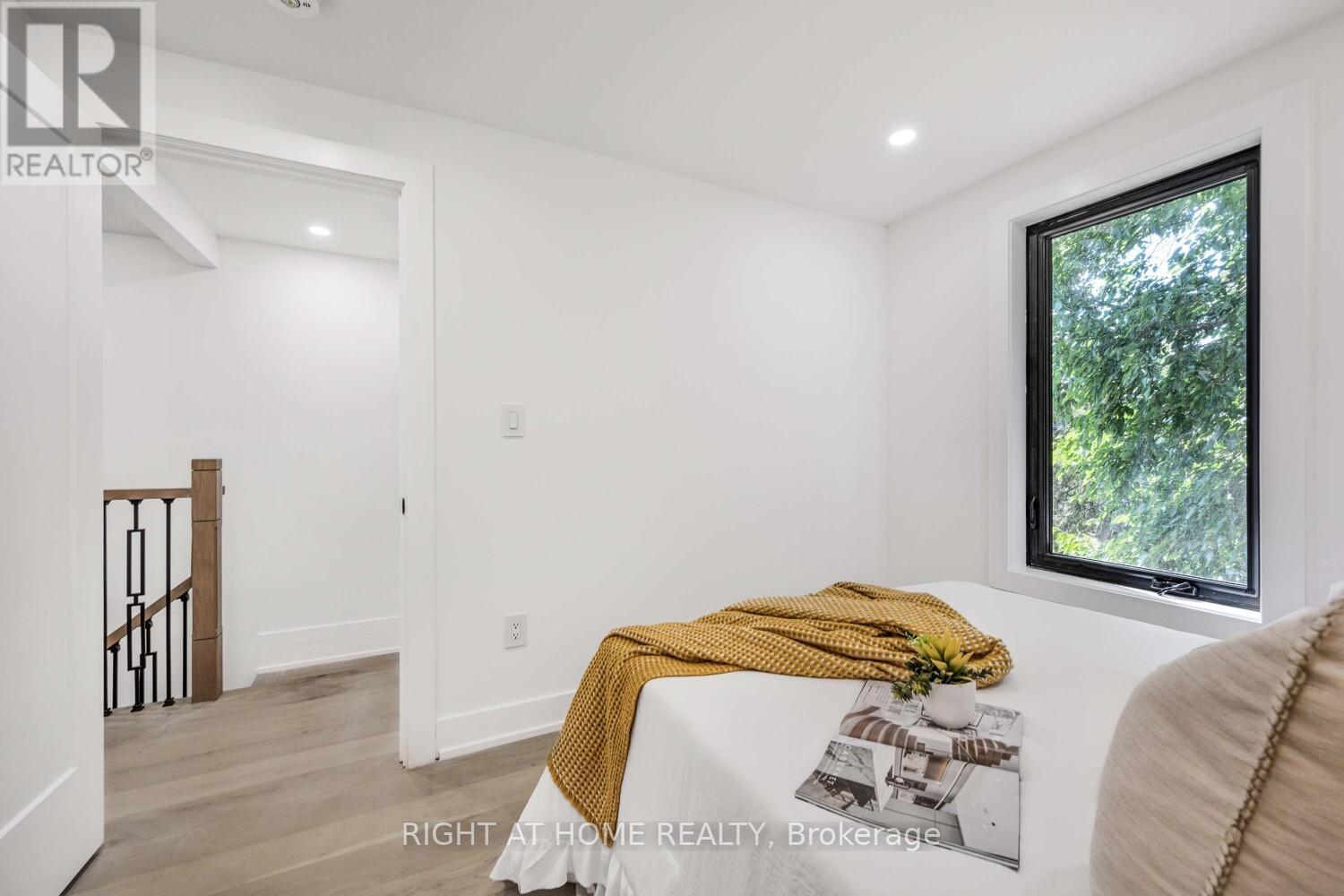 324 Lee Avenue, Toronto, Ontario  M4E 2P8 - Photo 19 - E12408303