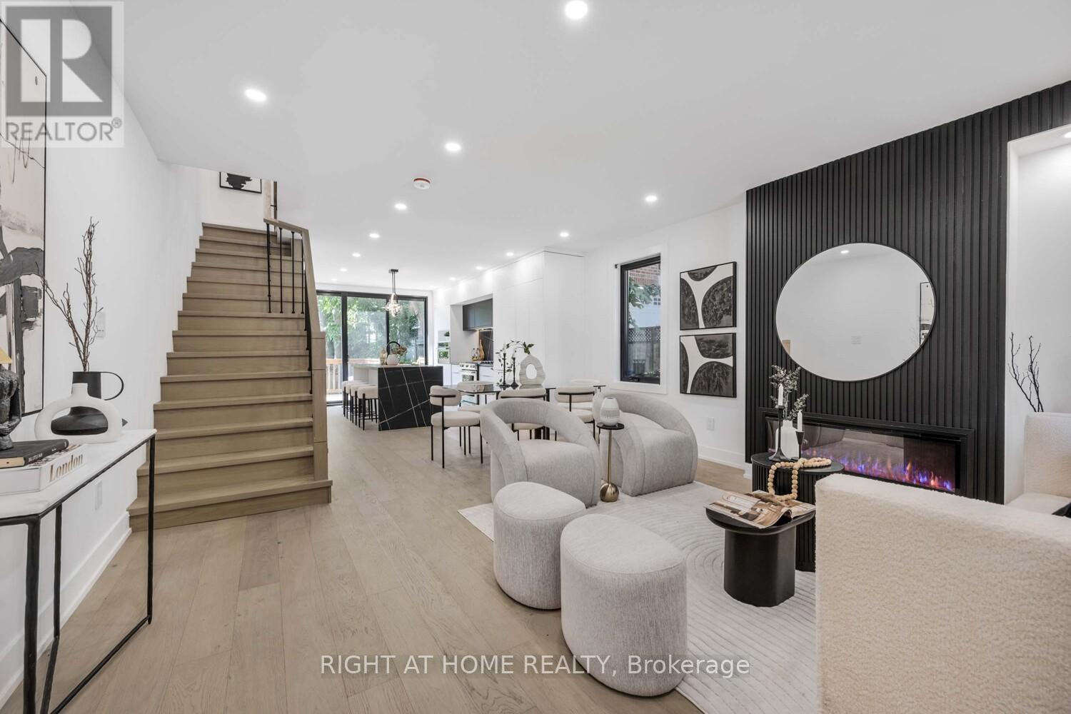 324 LEE AVENUE, Toronto, Ontario