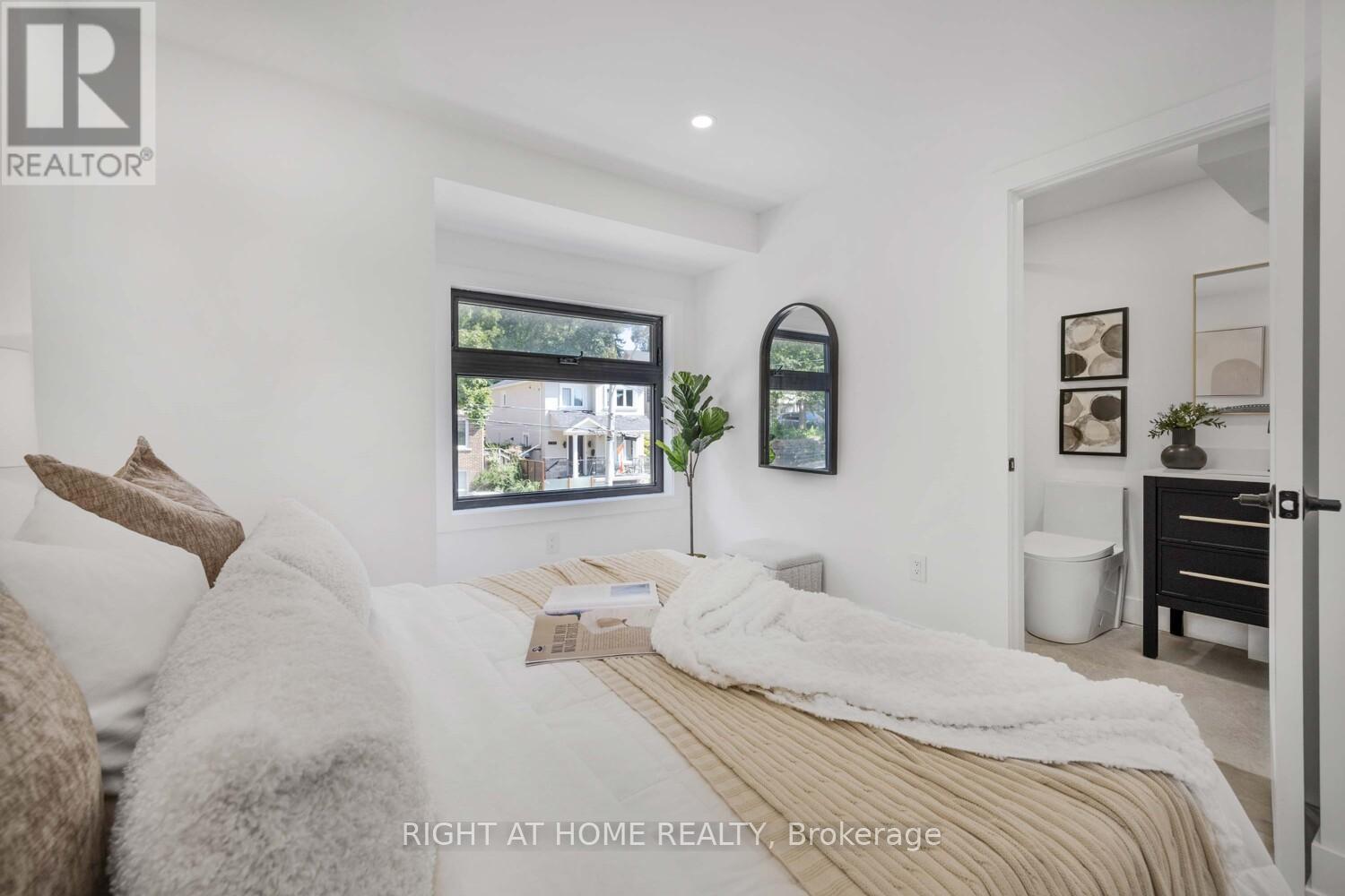 324 Lee Avenue, Toronto, Ontario  M4E 2P8 - Photo 27 - E12408303