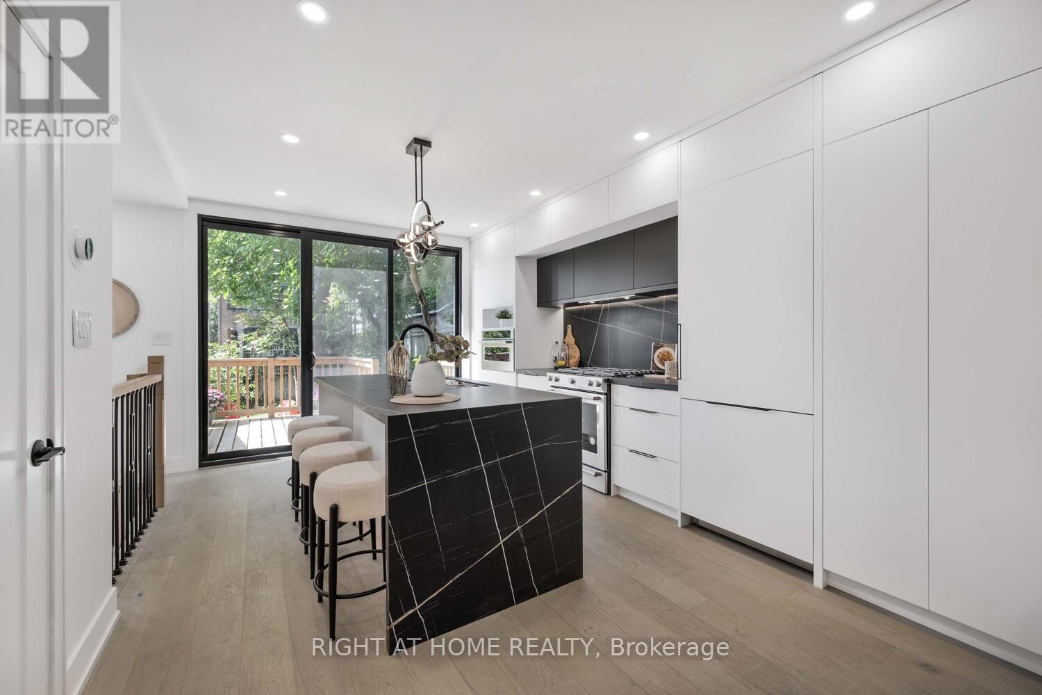 324 Lee Avenue, Toronto, Ontario  M4E 2P8 - Photo 16 - E12408303