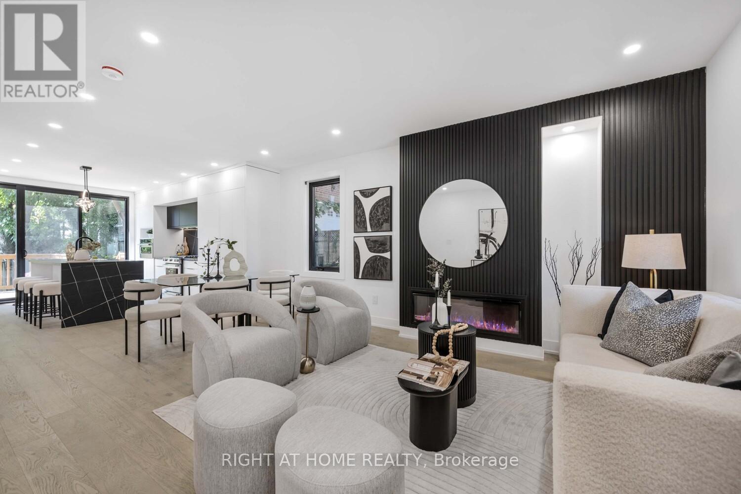 324 Lee Avenue, Toronto, Ontario  M4E 2P8 - Photo 2 - E12408303