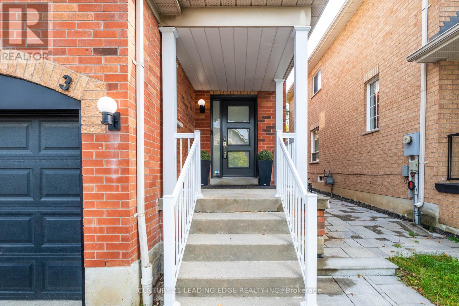 3 Hemans Court, Ajax, Ontario  L1T 4B9 - Photo 2 - E12426657