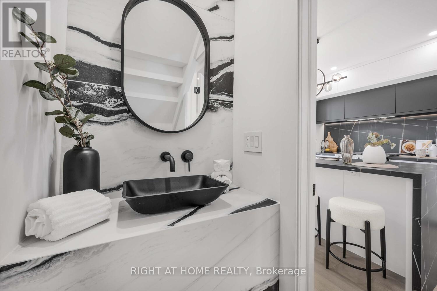 324 Lee Avenue, Toronto, Ontario  M4E 2P8 - Photo 17 - E12408303