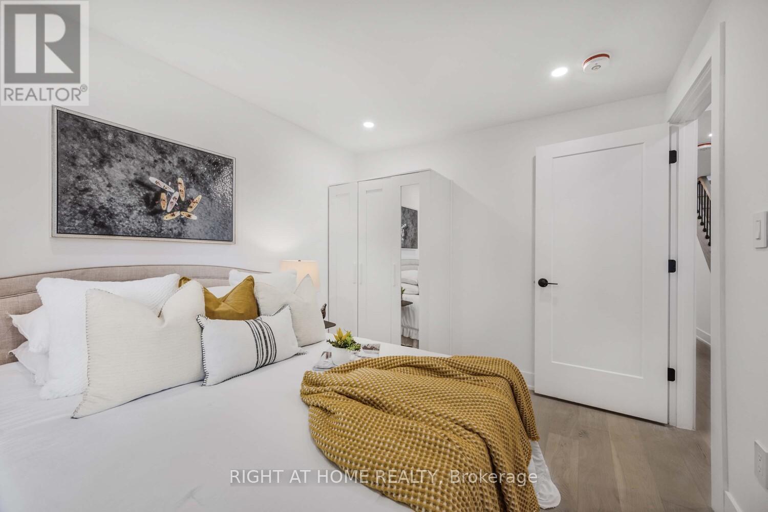 324 Lee Avenue, Toronto, Ontario  M4E 2P8 - Photo 20 - E12408303
