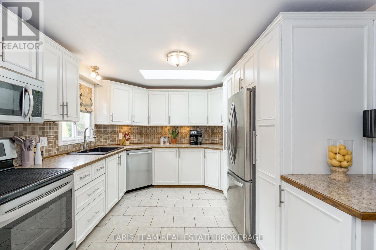 81 Corner Brook Trail, Innisfil, Ontario  L9S 1S1 - Photo 5 - N12344975