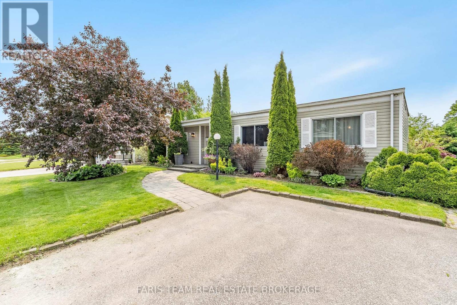 81 Corner Brook Trail, Innisfil, Ontario  L9S 1S1 - Photo 3 - N12344975