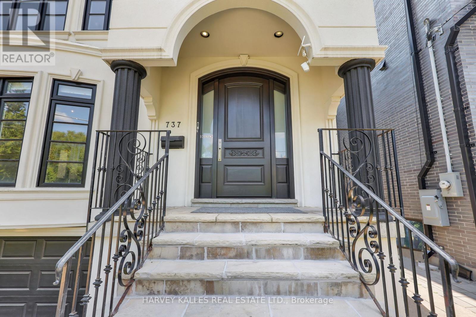 737 Woburn Avenue, Toronto, Ontario  M5M 1M2 - Photo 2 - C12426910