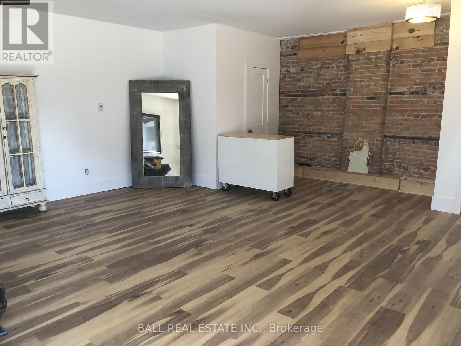 222 Wellington Street, Kingston (East Of Sir John A. Blvd), Ontario  K7K 2Y8 - Photo 2 - X12426941