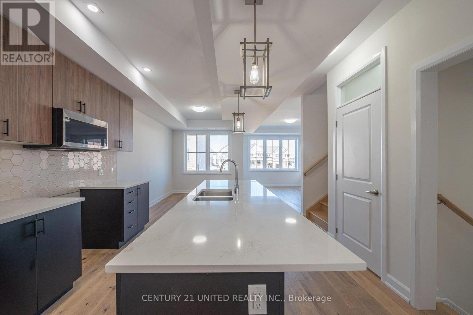 305 Mullighan Gardens, Peterborough, Ontario  K9K 0G3 - Photo 2 - X12426999