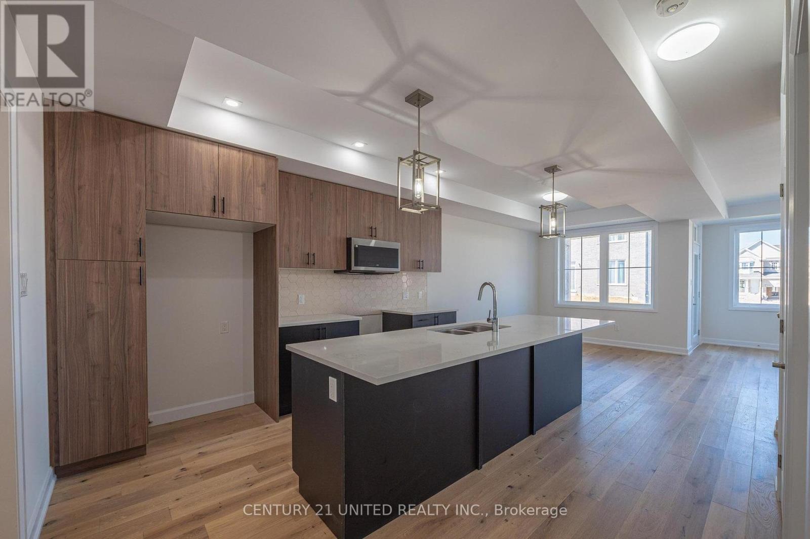 305 Mullighan Gardens, Peterborough, Ontario  K9K 0G3 - Photo 4 - X12426999