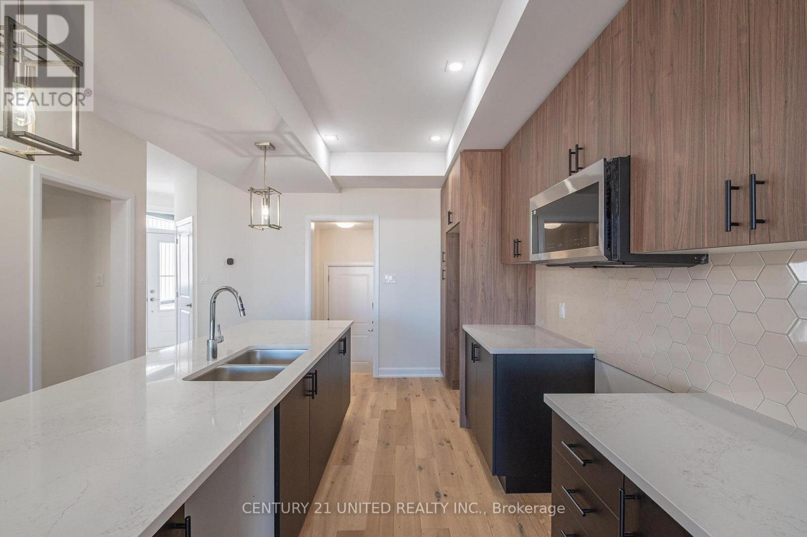 305 Mullighan Gardens, Peterborough, Ontario  K9K 0G3 - Photo 6 - X12426999