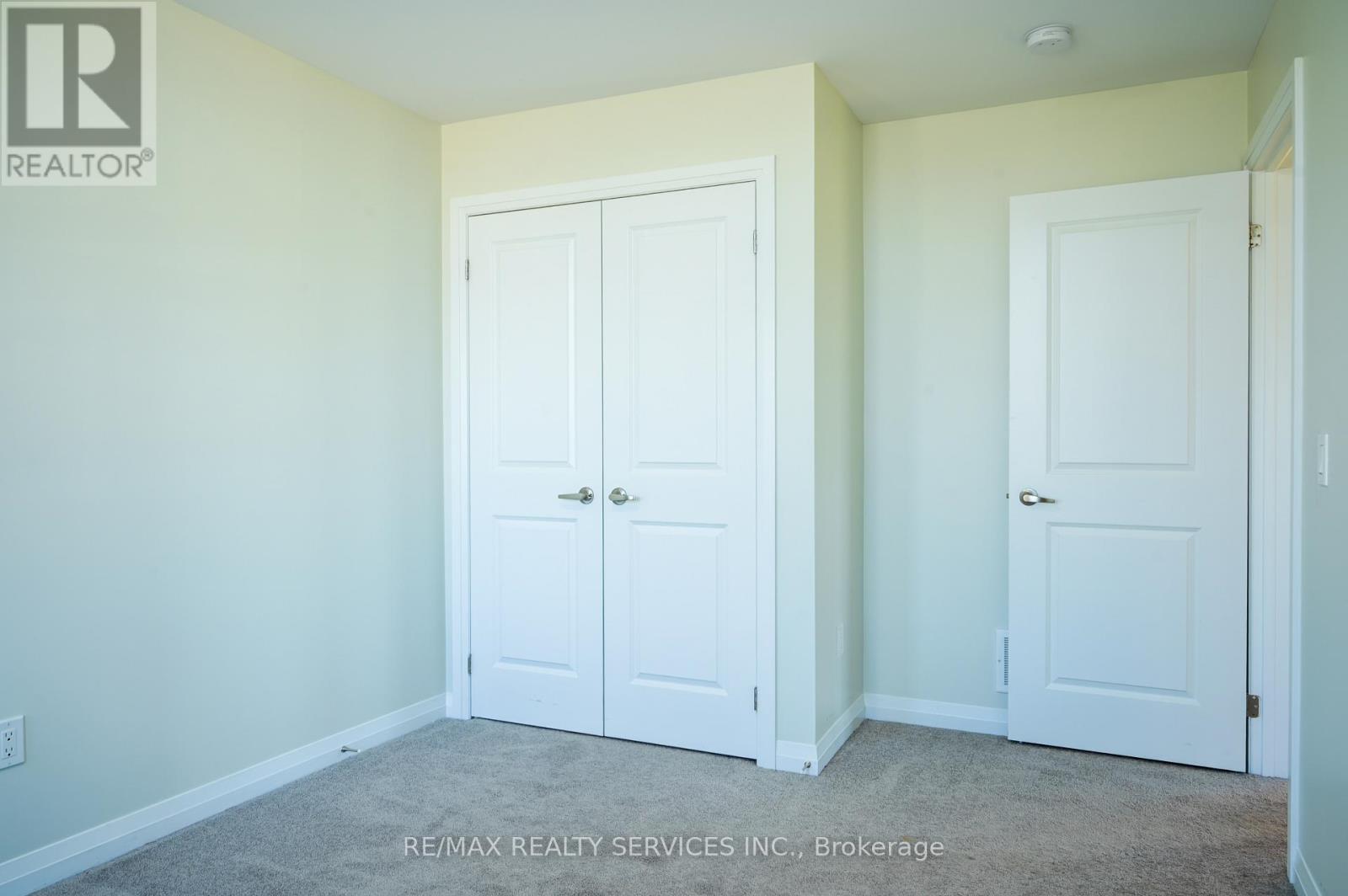 906 Sobeski Avenue, Woodstock, Ontario  N4T 0N7 - Photo 8 - X12426695