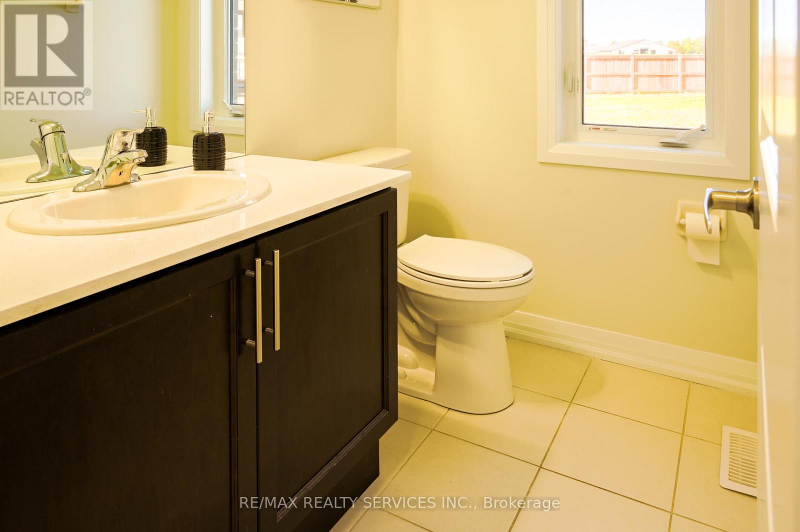 906 Sobeski Avenue, Woodstock, Ontario  N4T 0N7 - Photo 6 - X12426695