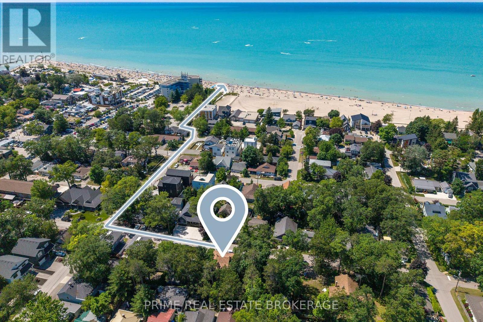 28 Woodward Avenue, Lambton Shores, Ontario  N0M 1T0 - Photo 1 - X12427024