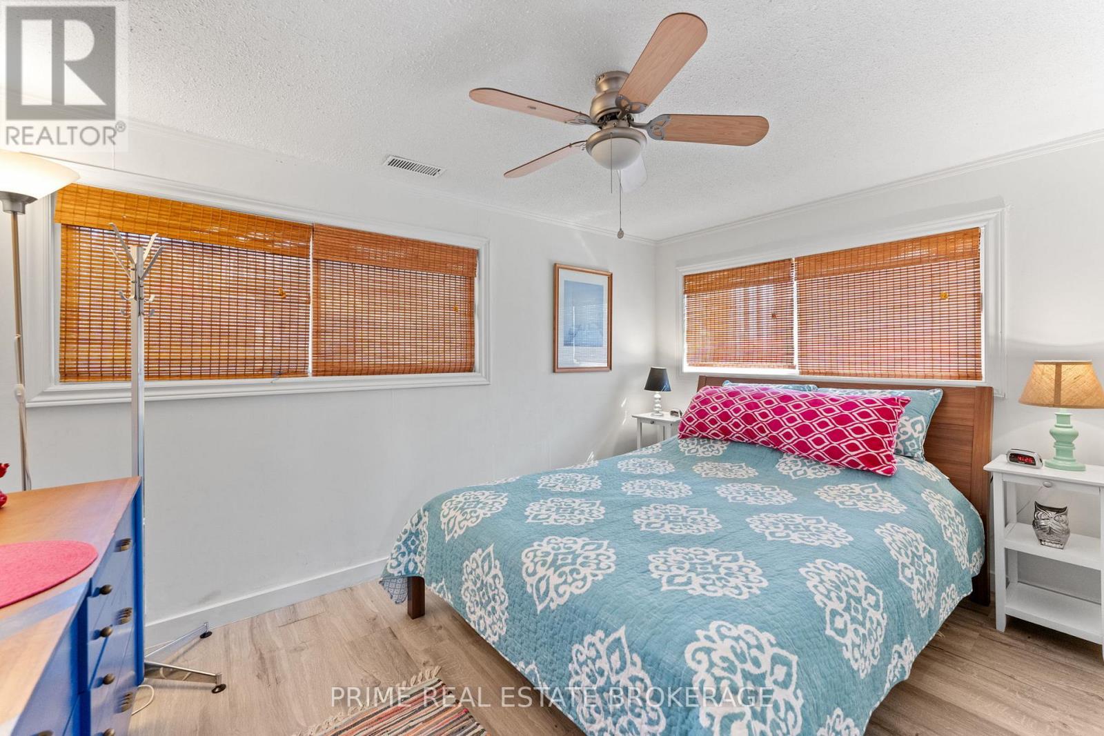 28 Woodward Avenue, Lambton Shores, Ontario  N0M 1T0 - Photo 19 - X12427024