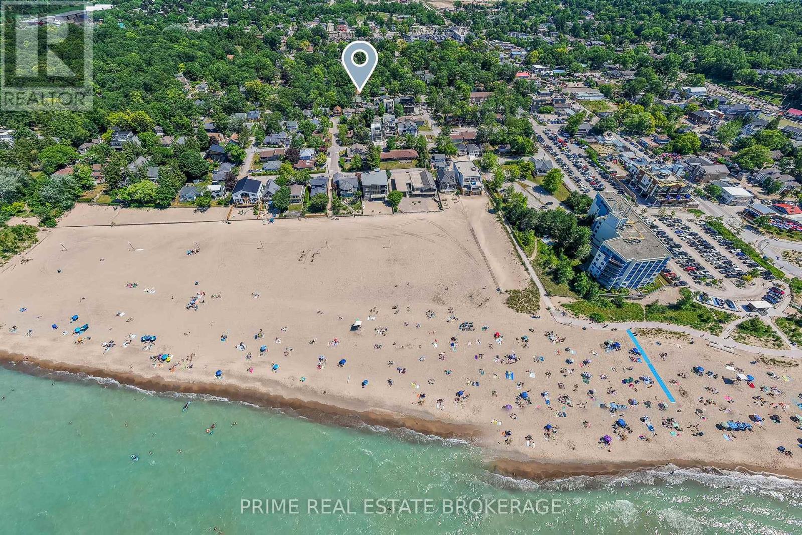 28 Woodward Avenue, Lambton Shores, Ontario  N0M 1T0 - Photo 5 - X12427024