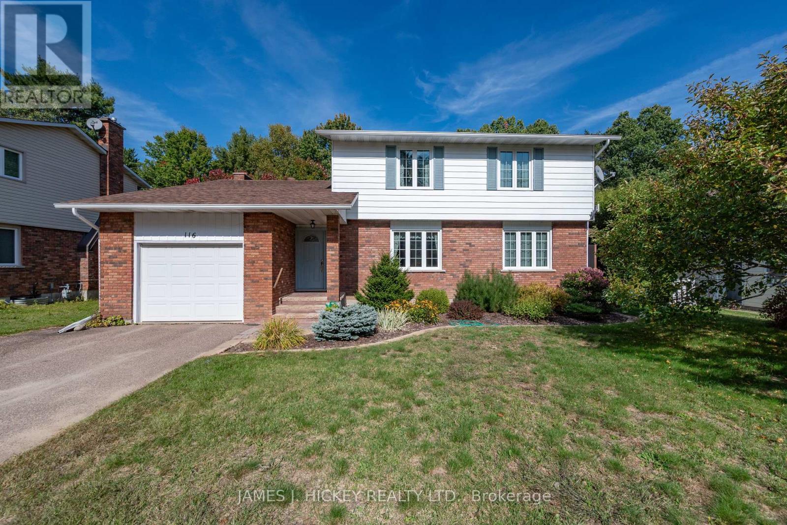 116 FRONTENAC CRESCENT, Deep River, Ontario