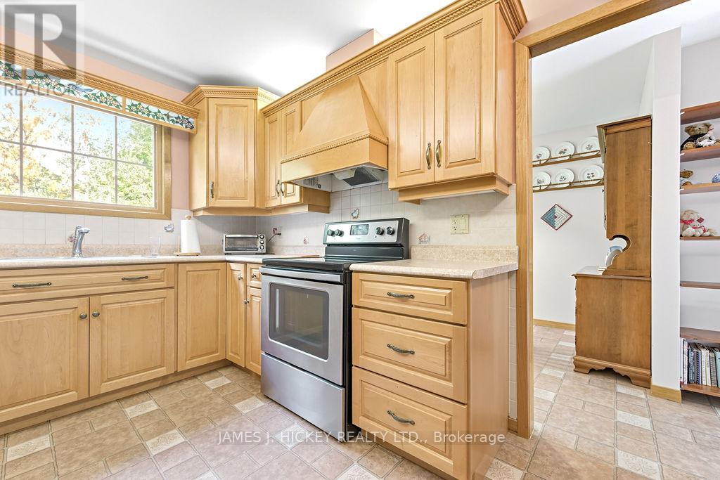 116 Frontenac Crescent, Deep River, Ontario  K0J 1P0 - Photo 4 - X12427011