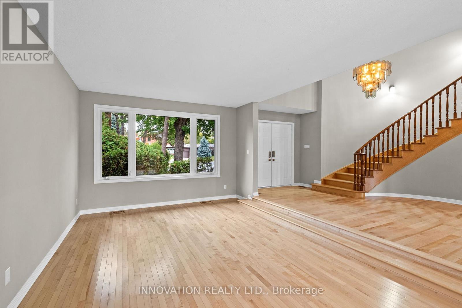 206 Cypress Court, Ottawa, Ontario  K2H 8Z8 - Photo 3 - X12426983