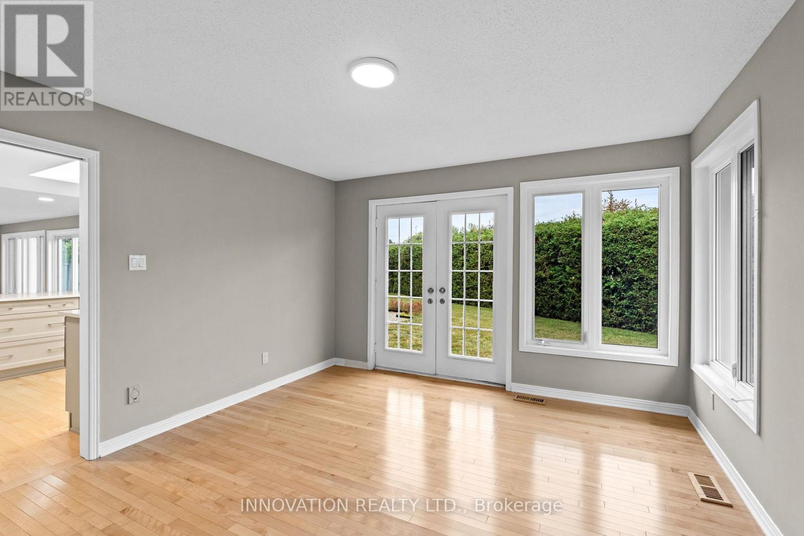206 Cypress Court, Ottawa, Ontario  K2H 8Z8 - Photo 5 - X12426983