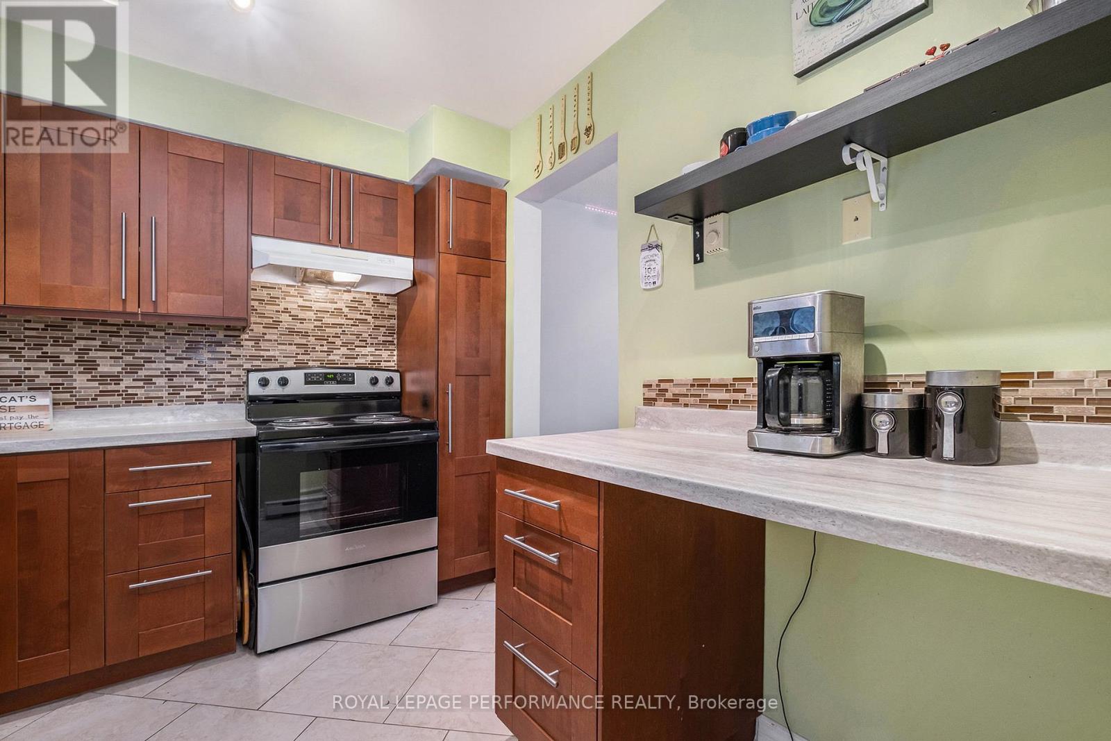 20 Lovell Lane, Ottawa, Ontario  K2H 9B6 - Photo 3 - X12427022