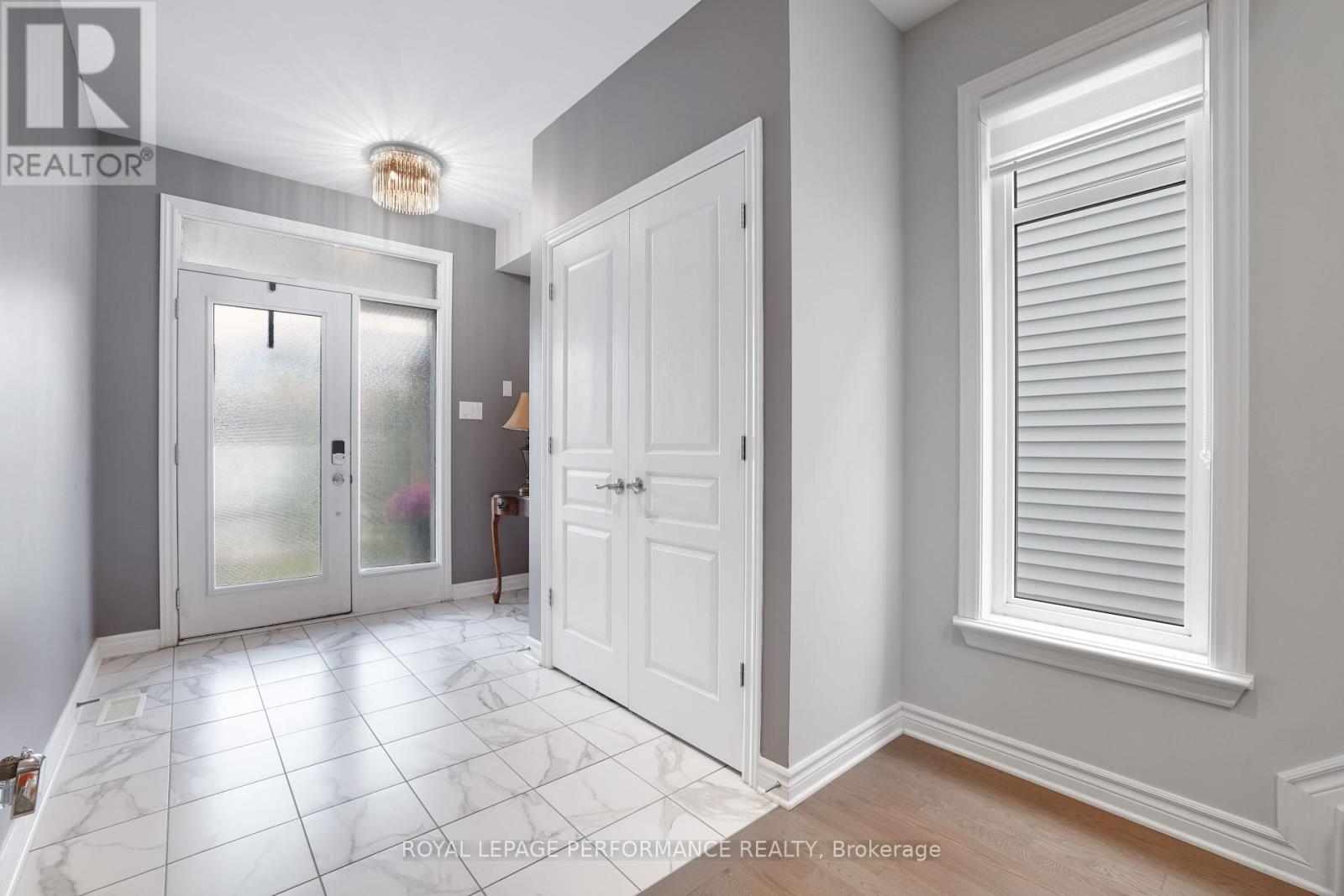 266 Shinleaf Crescent, Ottawa, Ontario  K1W 0J2 - Photo 3 - X12427023