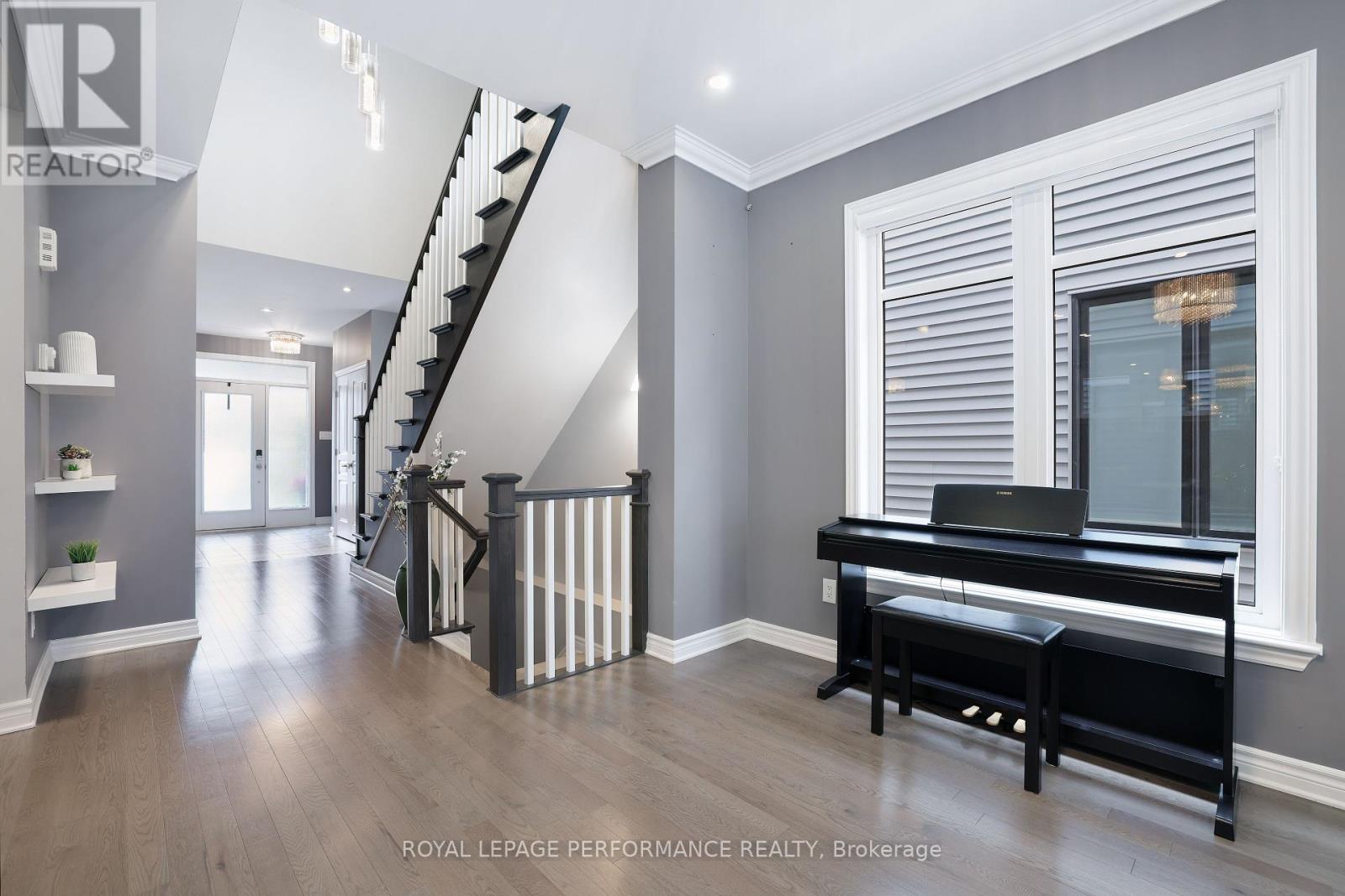 266 Shinleaf Crescent, Ottawa, Ontario  K1W 0J2 - Photo 4 - X12427023