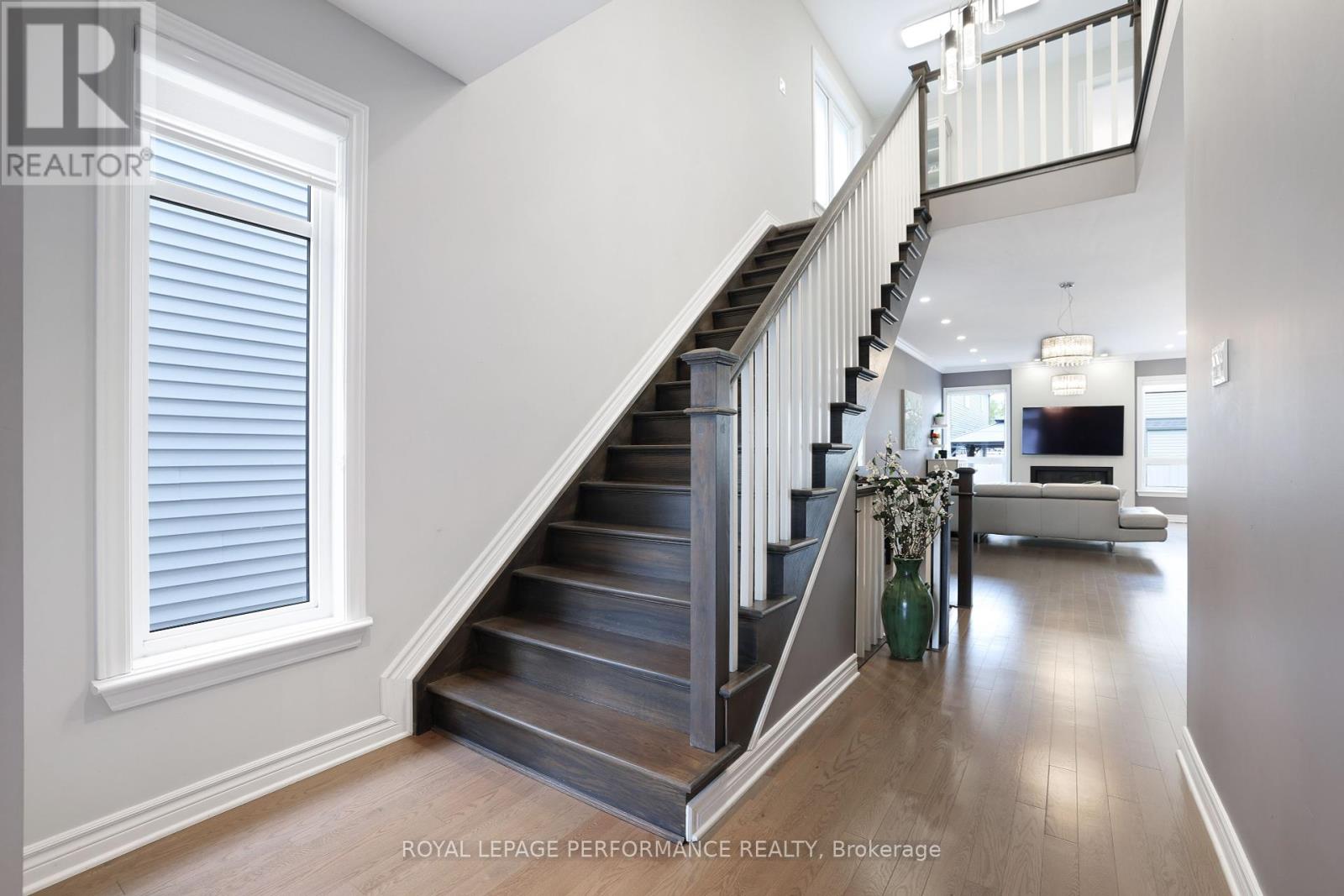 266 Shinleaf Crescent, Ottawa, Ontario  K1W 0J2 - Photo 5 - X12427023