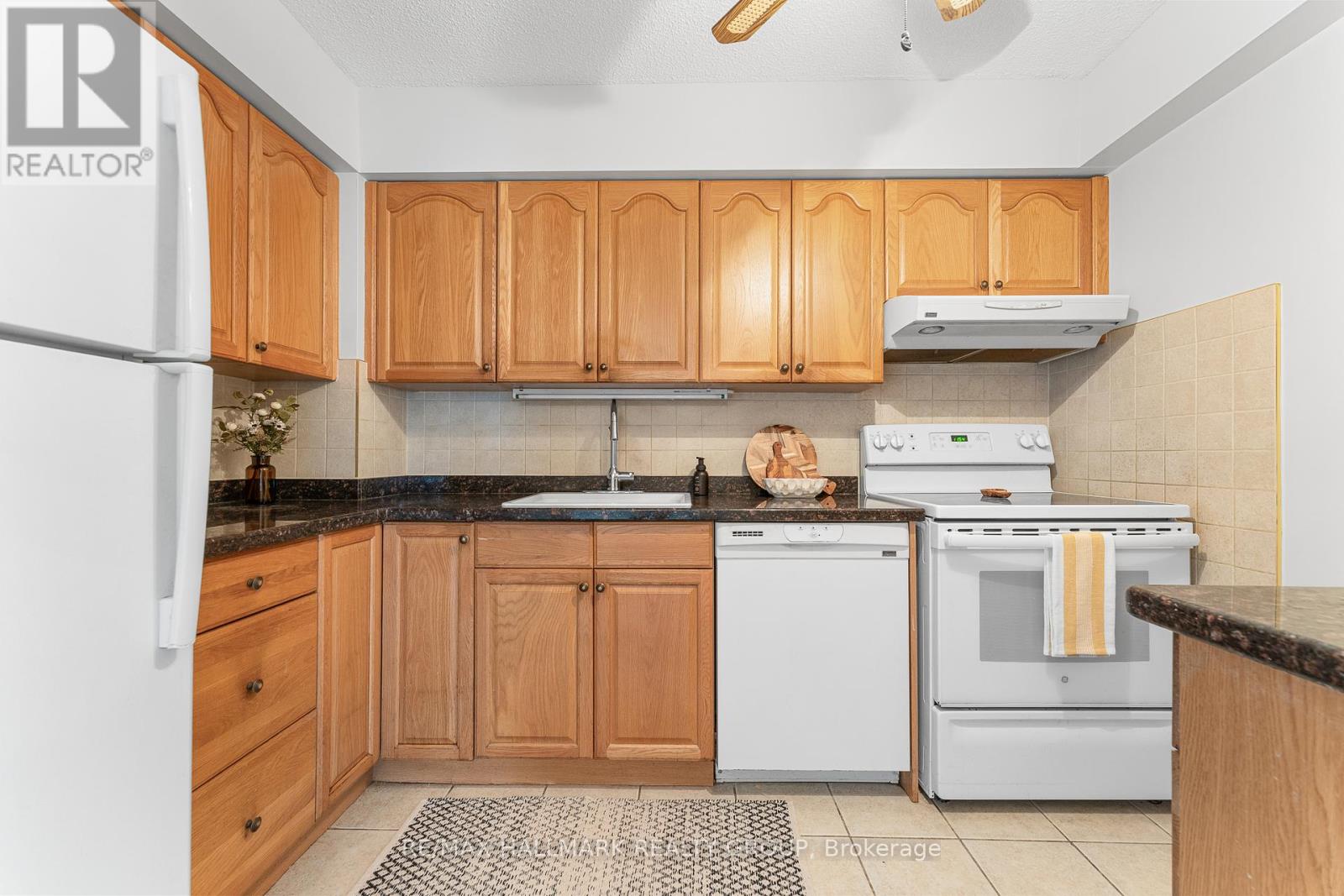 808 - 158c Mcarthur Avenue, Ottawa, Ontario  K1L 8E7 - Photo 5 - X12427053