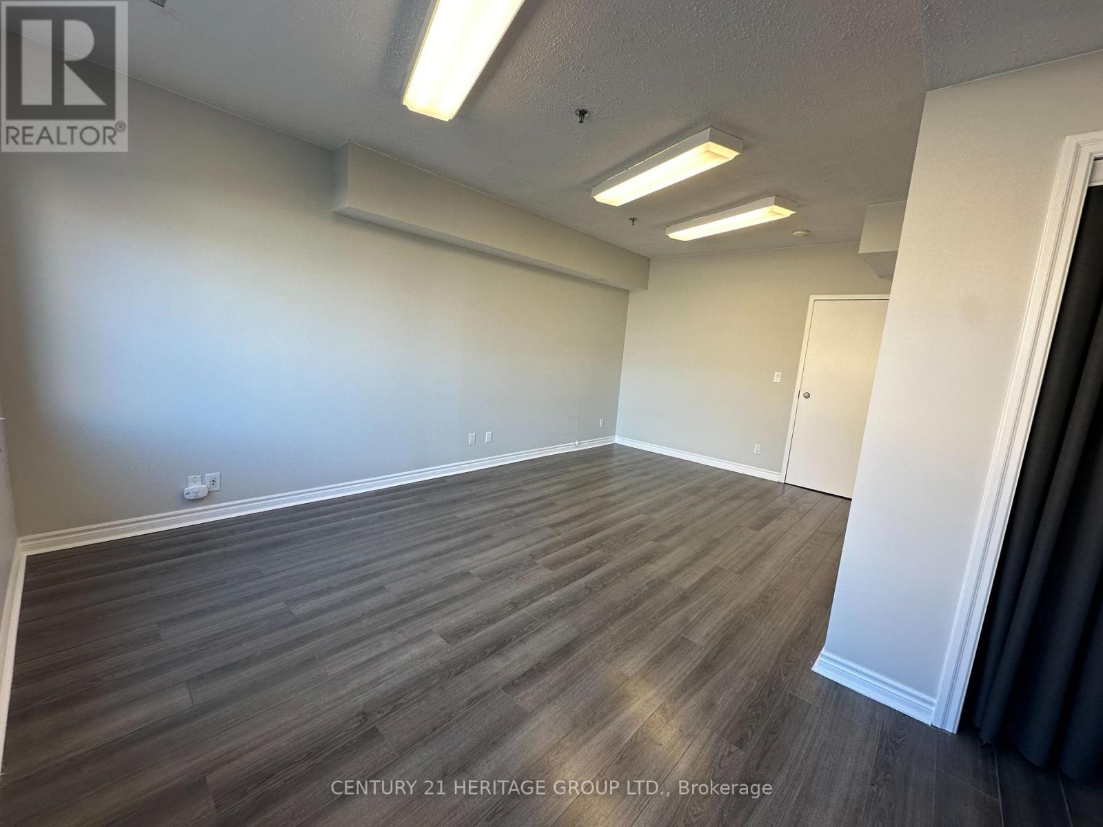 11 - 1211 Gorham Street, Newmarket, Ontario  L3Y 8Y3 - Photo 6 - N12411635