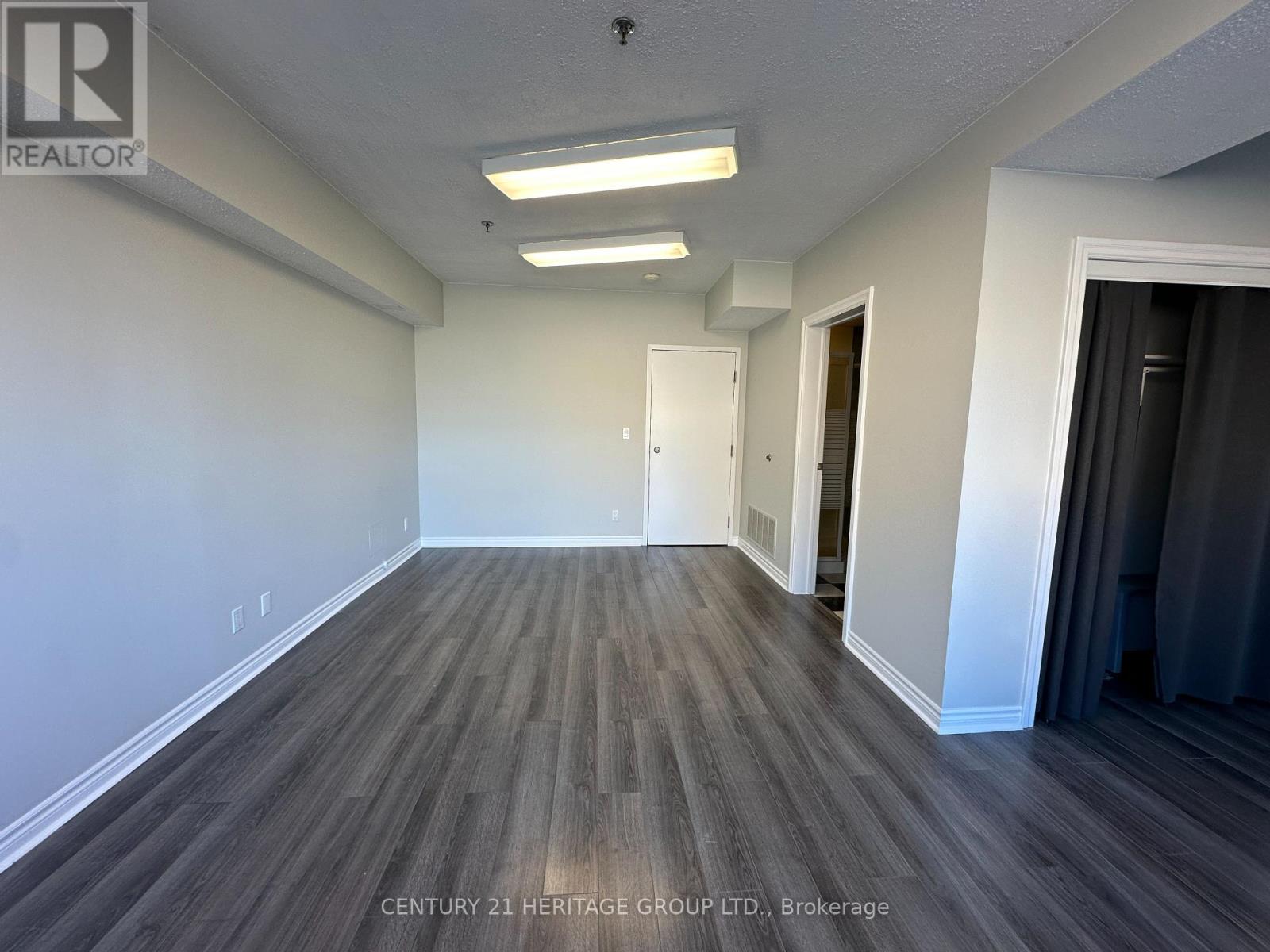 11 - 1211 Gorham Street, Newmarket, Ontario  L3Y 8Y3 - Photo 5 - N12411635