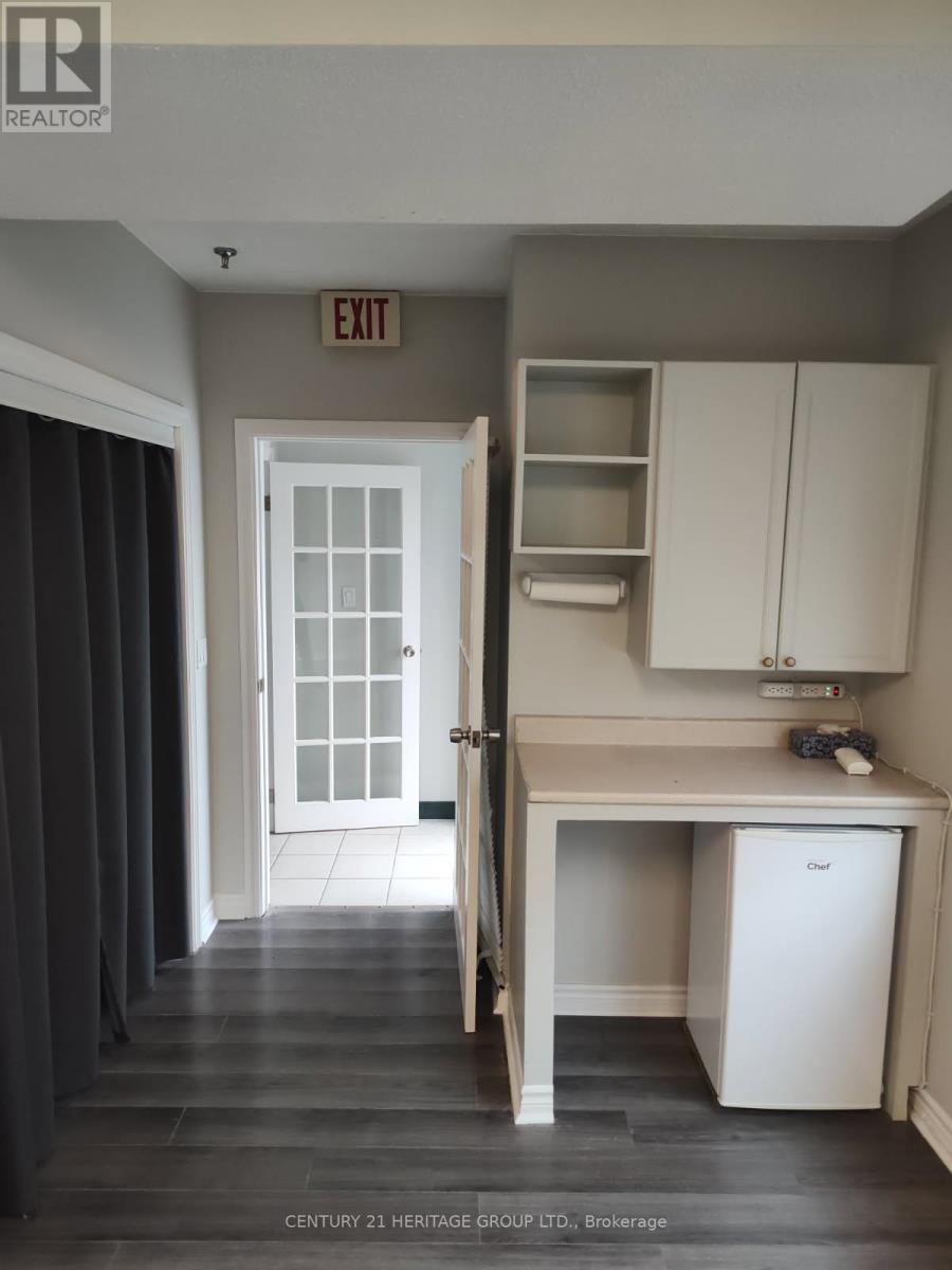 11 - 1211 Gorham Street, Newmarket, Ontario  L3Y 8Y3 - Photo 3 - N12411635