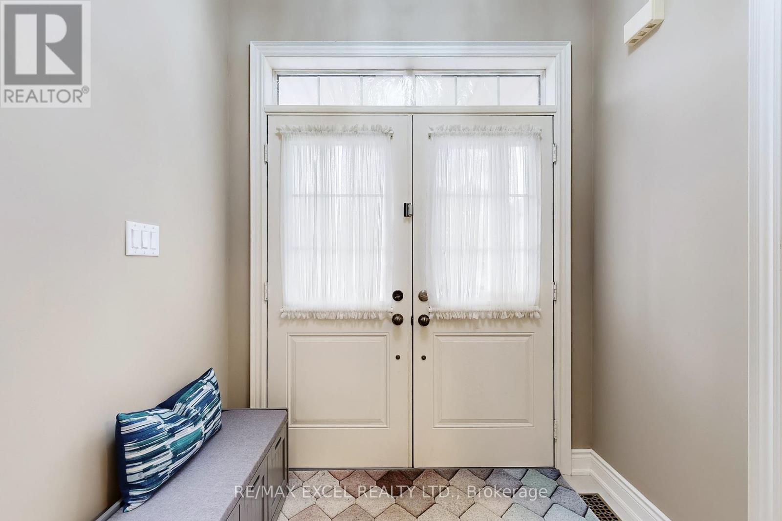 160 Roy Harper Avenue, Aurora, Ontario  L4G 0V6 - Photo 28 - N12426874