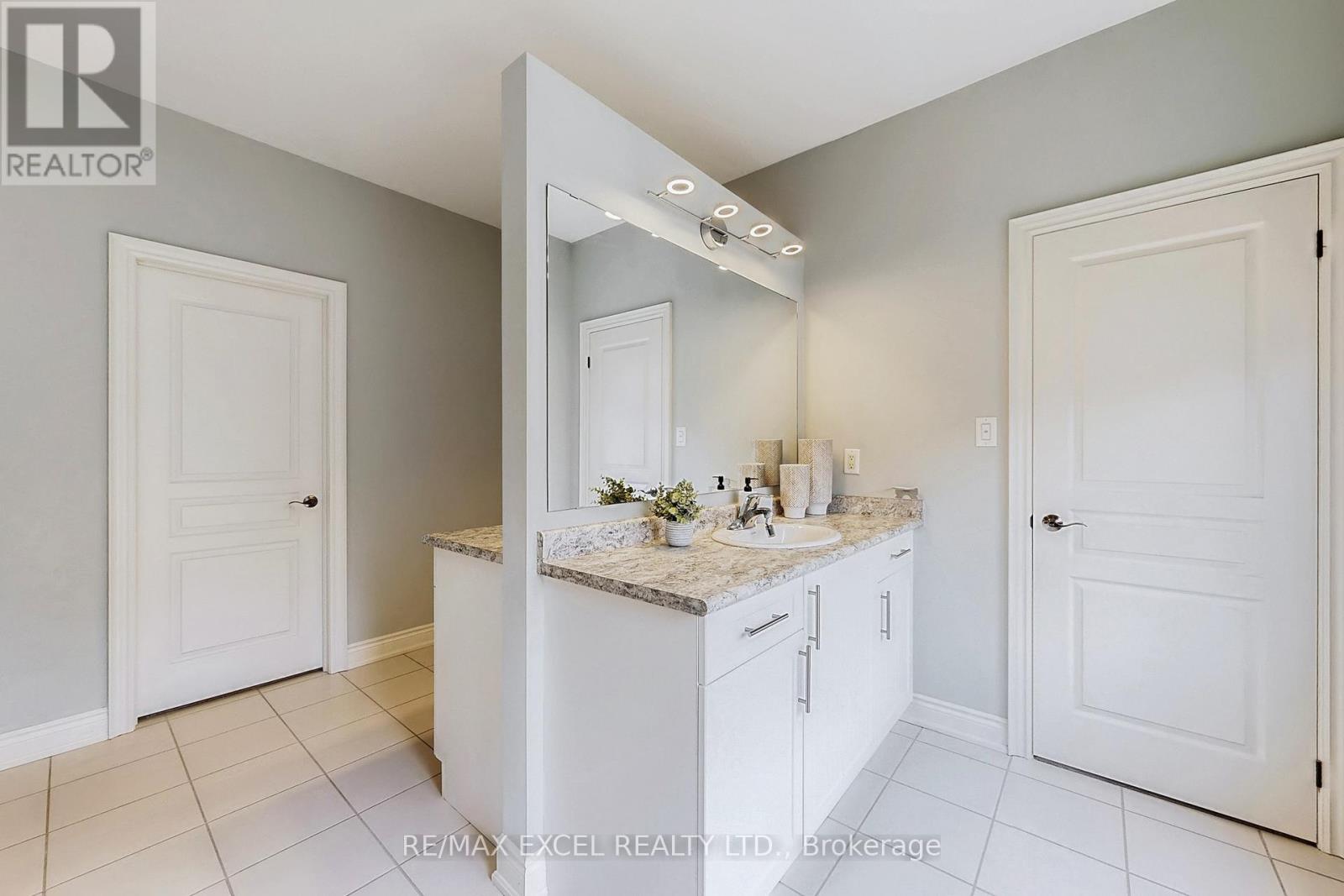 160 Roy Harper Avenue, Aurora, Ontario  L4G 0V6 - Photo 35 - N12426874