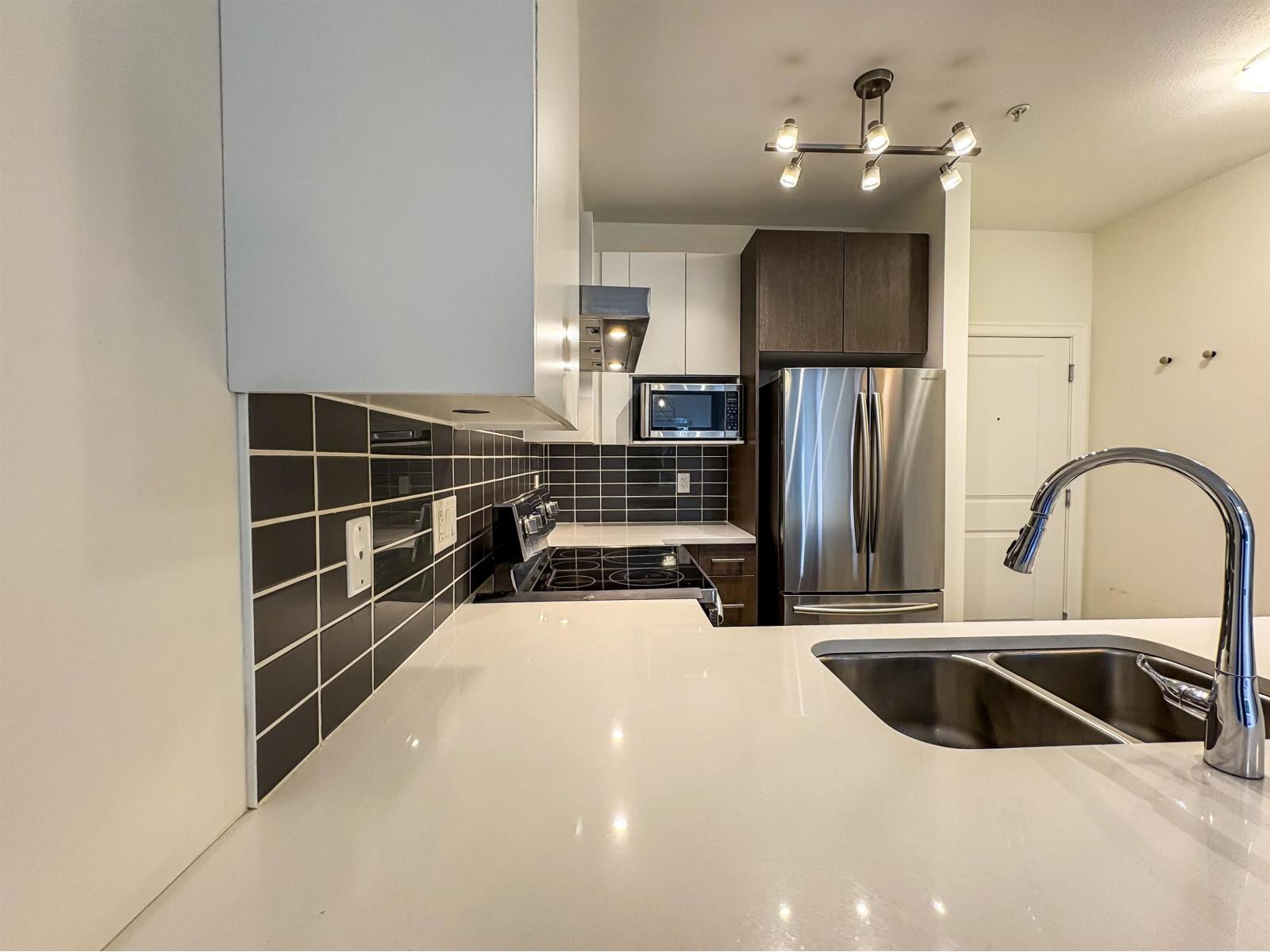 213 6480 195a Street, Surrey, British Columbia  V4N 6P1 - Photo 4 - R3052326