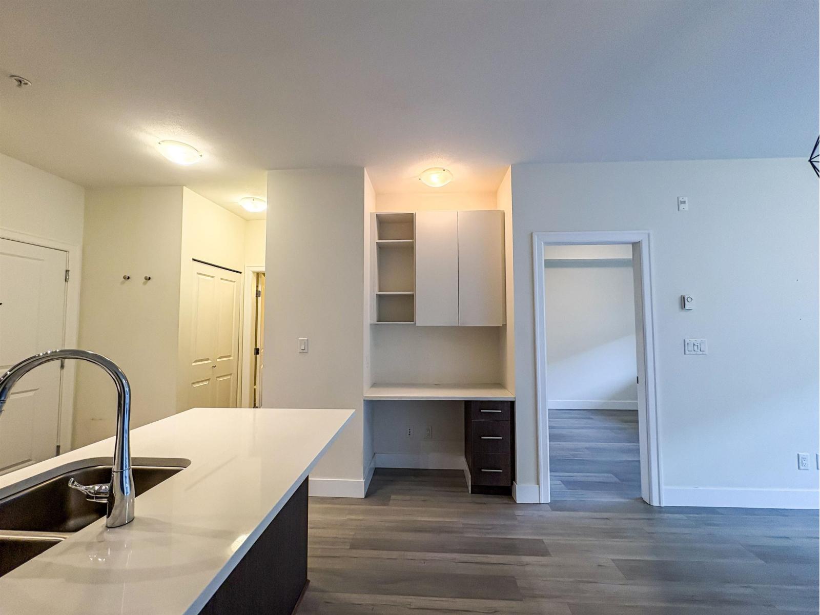 213 6480 195a Street, Surrey, British Columbia  V4N 6P1 - Photo 6 - R3052326