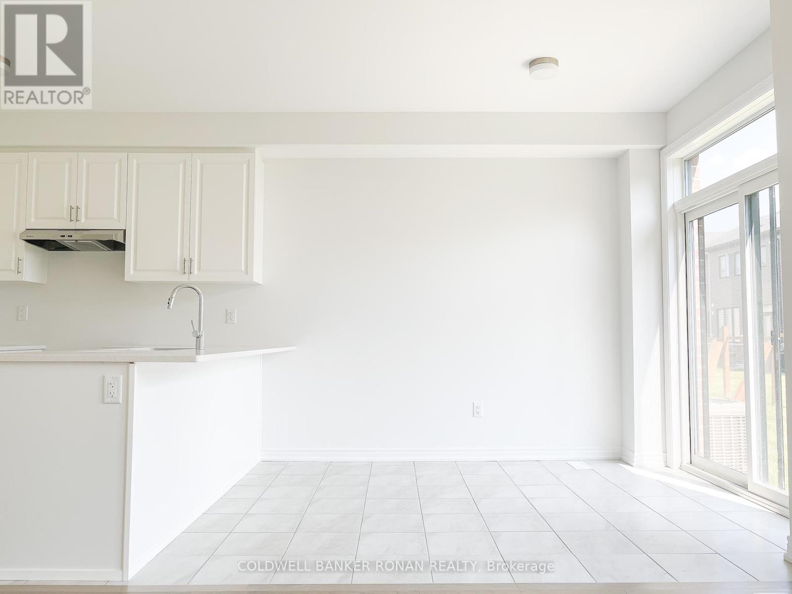 29 Milady Crescent, Barrie, Ontario  L9J 0X3 - Photo 7 - S12426882