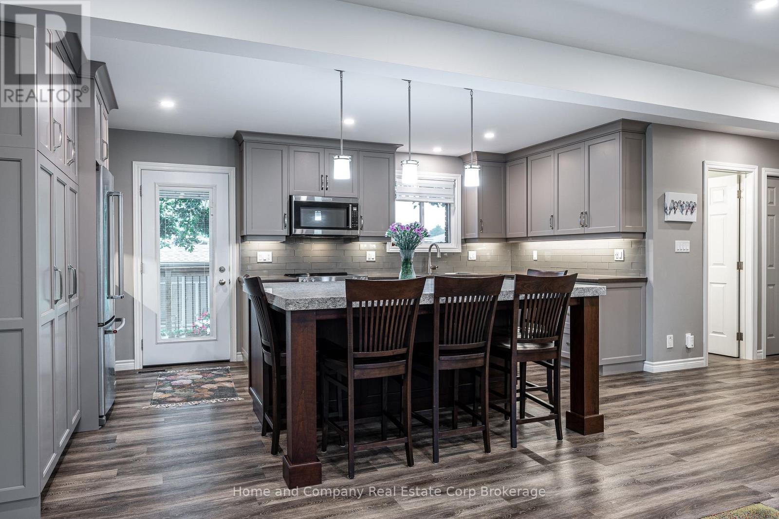 152 Kemp Crescent, Stratford, Ontario  N5A 5C4 - Photo 11 - X12426931