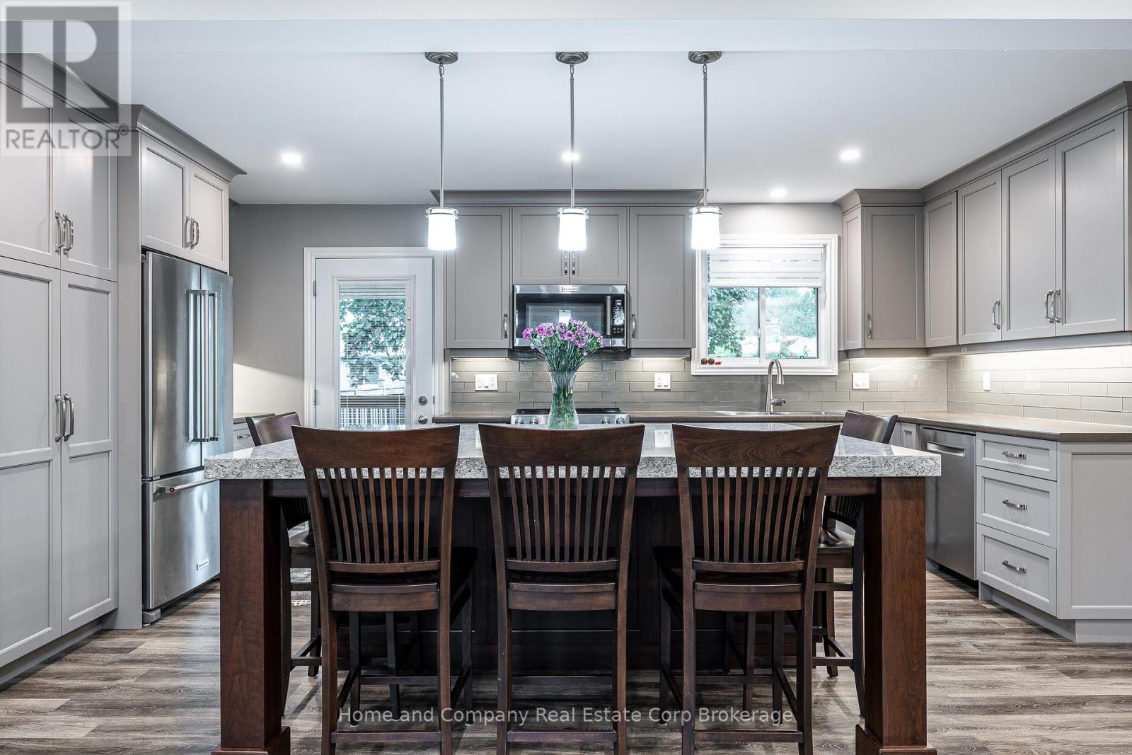 152 Kemp Crescent, Stratford, Ontario  N5A 5C4 - Photo 2 - X12426931