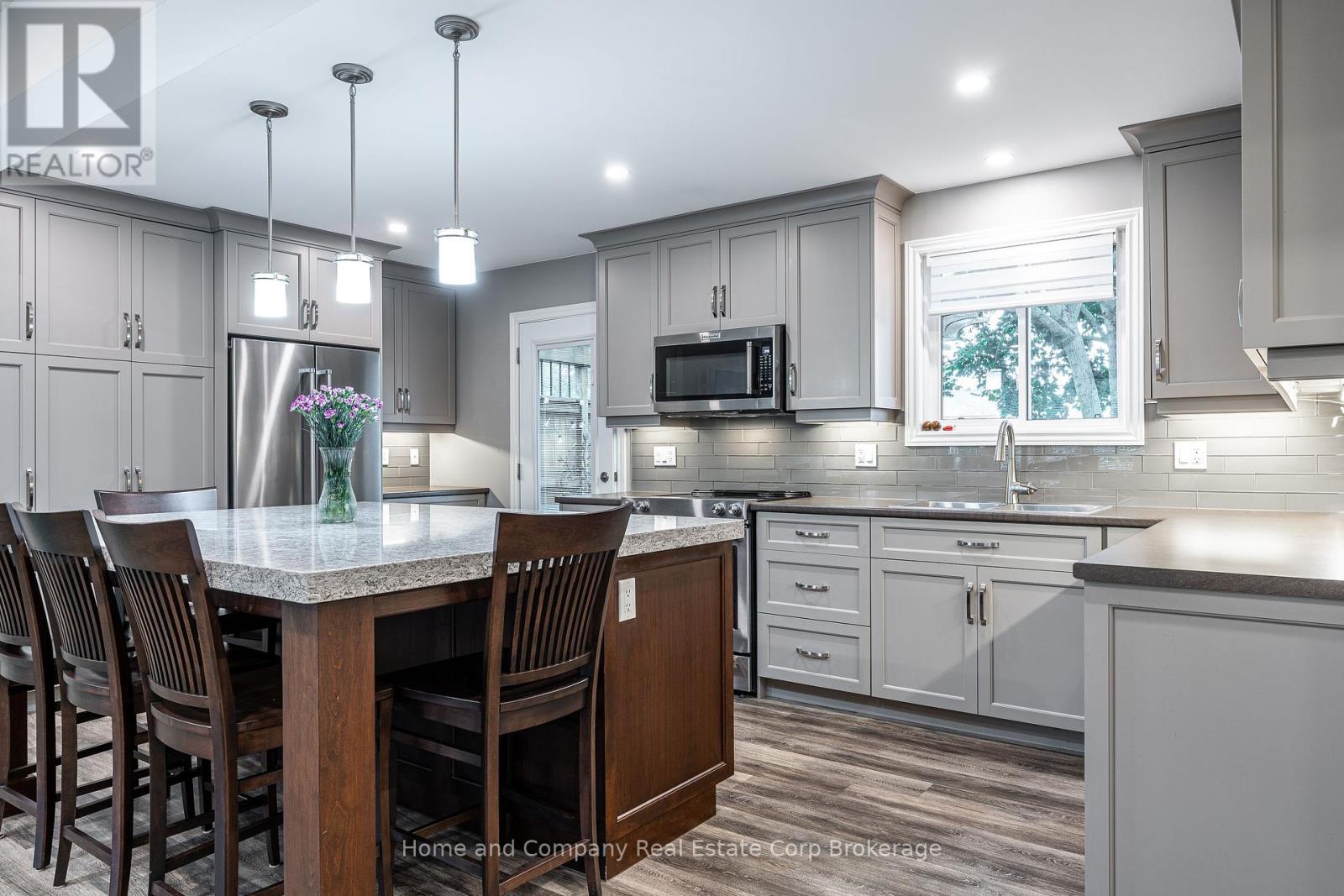 152 Kemp Crescent, Stratford, Ontario  N5A 5C4 - Photo 4 - X12426931