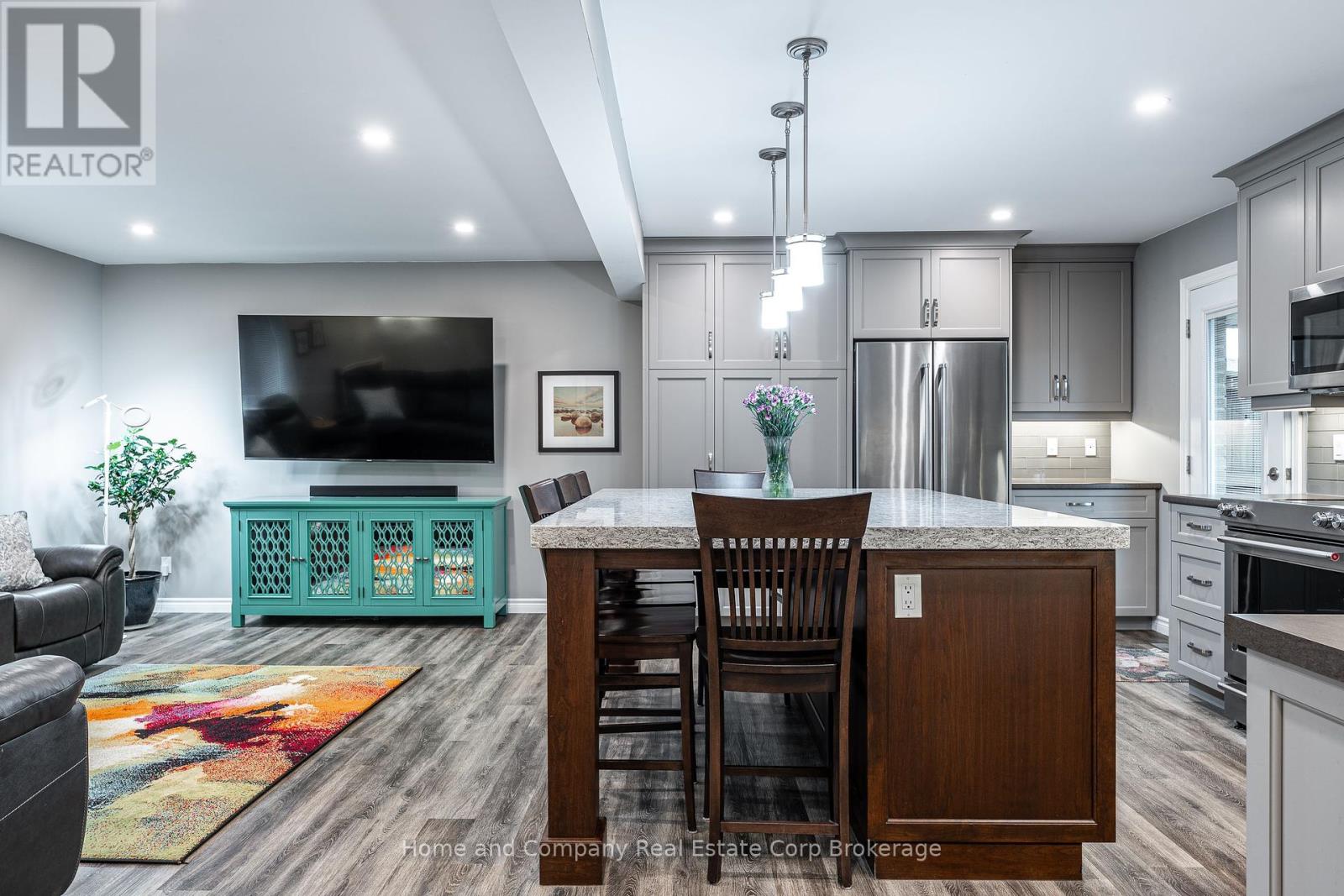152 Kemp Crescent, Stratford, Ontario  N5A 5C4 - Photo 5 - X12426931