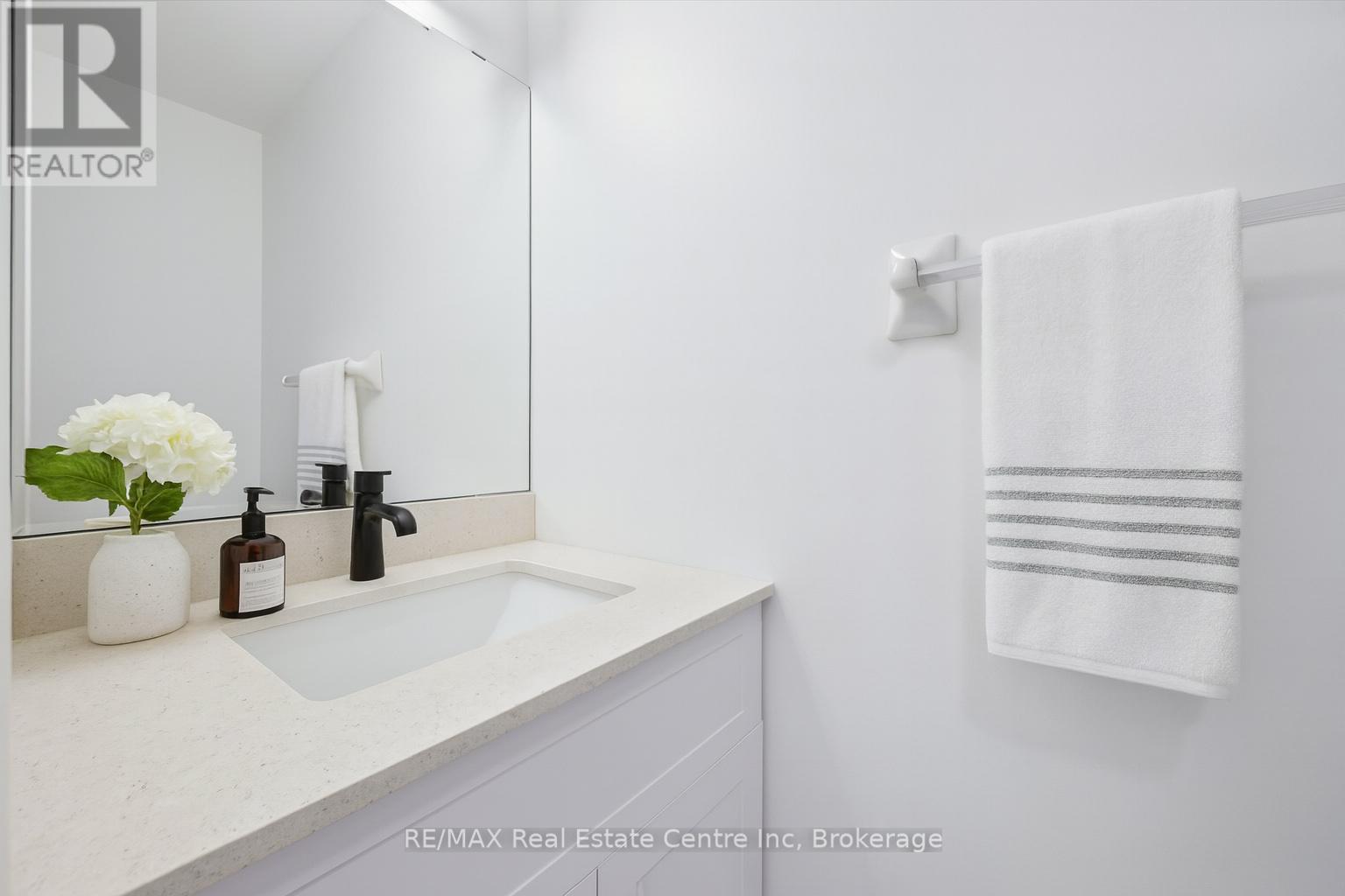 4 Carrington Place, Guelph, Ontario  N1G 5C4 - Photo 10 - X12426969
